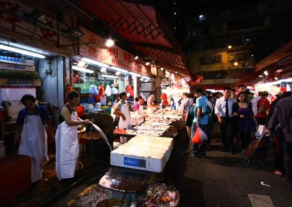 Базар морепродуктов прямо в центре Гонконга